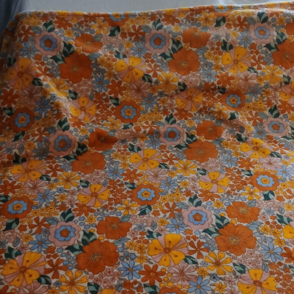 RACHEL Rachel Roy Floral Plush Throw - Picture 4 of 11